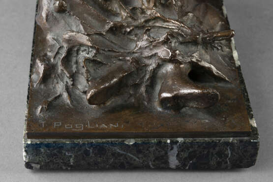 "La bimba" | scultura in bronzo (h cm 15) poggiante su base in marmo | Firmata alla base | | Provenienza | Milano, Eredità Bernasconi - photo 2