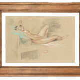 "Nudo femminile" | tecnica mista su carta (cm 31x48) | Timbro della vendita dell'atelier dell'artista in basso al centro | In cornice - Foto 2