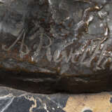 "La prima morte" | scultura in bronzo (cm 42x36x30) poggiante su base in marmo nero venato | Firmata alla base - photo 2