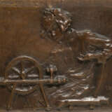 "La filatrice" | bassorilievo in bronzo (cm 18x21,5) | Firmato in basso a destra | In cornice - photo 1
