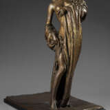 "La femme fatale" 1943 | scultura in bronzo patinato (cm 60x38) | Firmata a e datata alla base - фото 1