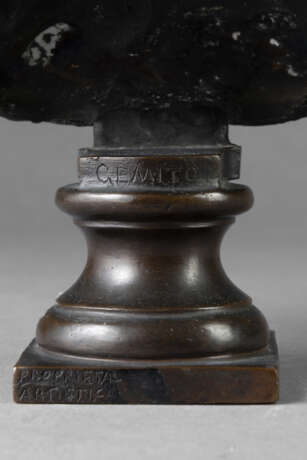 "Busto femminile" | scultura in bronzo (h cm 24) | Firmato al retro; iscrizione Proprietà Artistica | (difetti) - photo 2