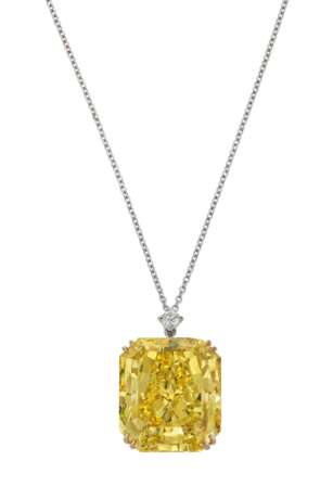 AN IMPORTANT COLORED DIAMOND AND DIAMOND PENDANT NECKLACE - Foto 1
