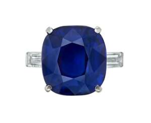 SAPPHIRE AND DIAMOND RING