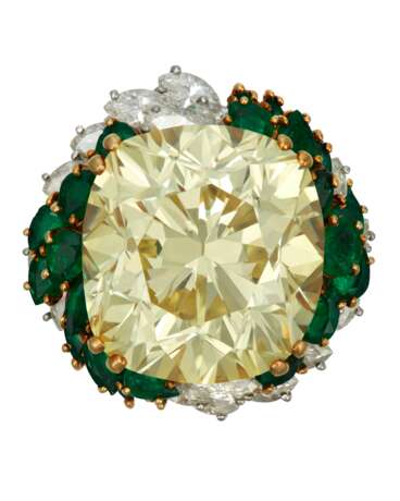 COLORED DIAMOND, DIAMOND AND EMERALD RING - фото 1