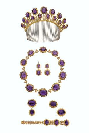 ANTIQUE SUITE OF AMETHYST JEWELRY - Foto 1