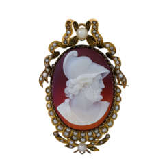 Brooch / pendant with cameo made of agate and pearl trimmings,