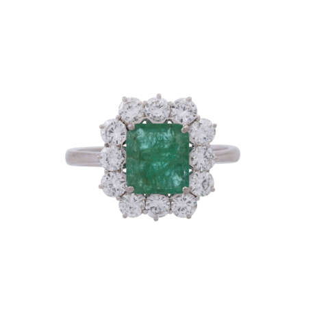 Ring mit Smaragd entouriert von Brillanten, zus. ca. 1,2 ct, - Foto 2