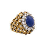 Ring mit Sternsaphir und Diamanten, - photo 1