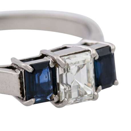 Ring mit einem Diamant im Achteckschliff, ca. 0,7 ct, - фото 5