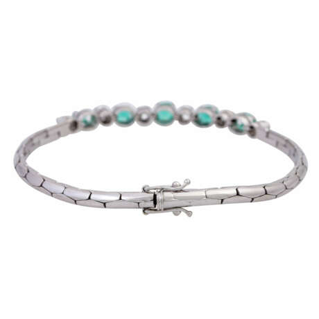 Armband mit 5 Smaragden und 6 Brillanten zus. ca. 0,5 ct - Foto 3