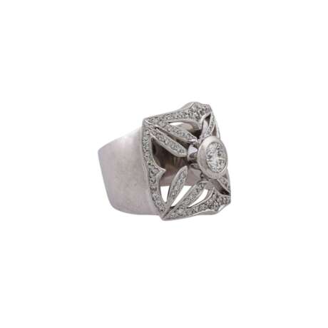 Ring mit Brillant von ca. 0,6 ct, - Foto 1