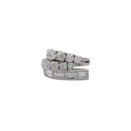 Ring mit 12 Diamanten von zus. ca. 2,1 ct, - photo 2