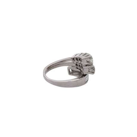 Ring mit 12 Diamanten von zus. ca. 2,1 ct, - photo 3