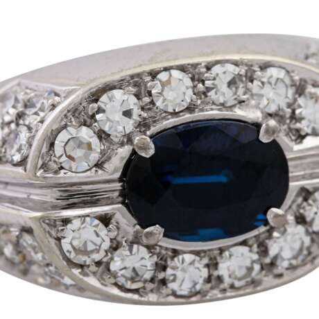 Ring mit oval fac. Saphir ca. 1,3 ct und 32 Achtkantdiamanten - фото 5