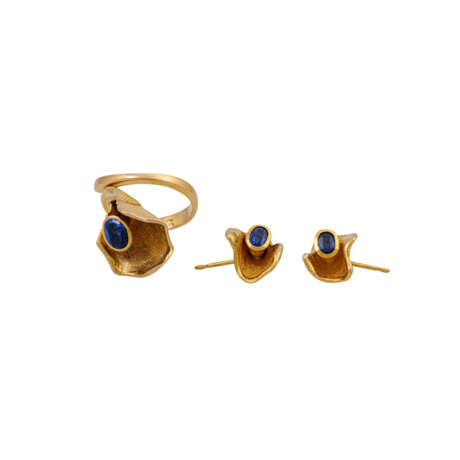 Schmuckset aus Ring und Ohrringen mit Saphiren, - photo 1