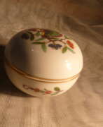 Usine de porcelaine Meissen. Meissen Deckeldose