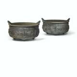 RARE PAIRE DE GRANDS BRASEROS ARCHAISANTS EN BRONZE - фото 1