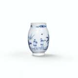 VASE EN PORCELAINE BLEU BLANC - photo 1