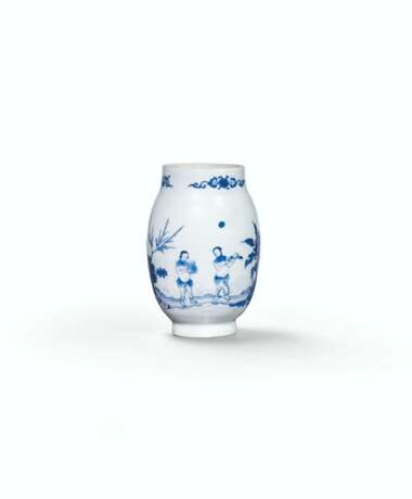 VASE EN PORCELAINE BLEU BLANC - photo 1