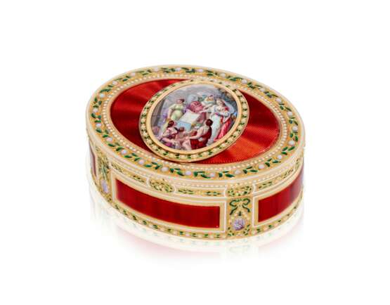 A LOUIS XVI ENAMELLED GOLD SNUFF-BOX - photo 1