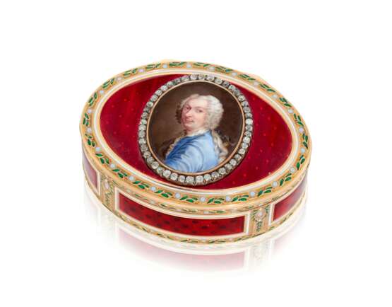 A GERMAN JEWELLED ENAMELLED GOLD SNUFF-BOX SET WITH AN ENAMEL MINIATURE - photo 1