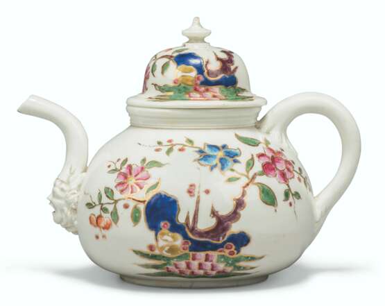 A B&#214;TTGER PORCELAIN TEAPOT AND COVER - фото 1