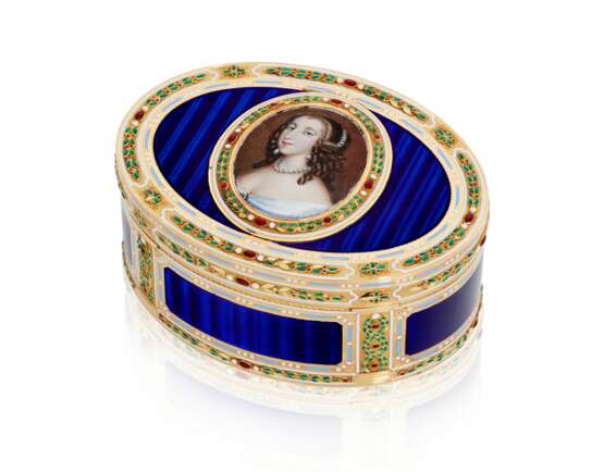 A SWISS OR GERMAN ENAMELLED GOLD SNUFF-BOX - photo 1