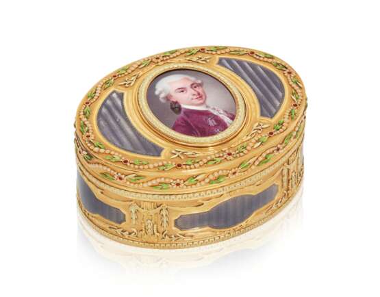 A FRENCH ENAMELLED GOLD SNUFF-BOX - photo 1