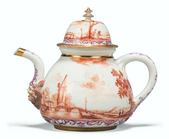 A MEISSEN (K.P.M.) PORCELAIN TEAPOT AND COVER - фото 1