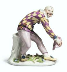 A MEISSEN PORCELAIN FIGURE OF THE GREETING HARLEQUIN