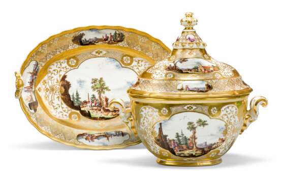 A MEISSEN PORCELAIN TWO-HANDLED OVAL SOUP-TUREEN, COVER AND STAND - фото 1