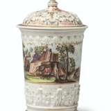 A MEISSEN PORCELAIN BEAKER AND COVER - Foto 1