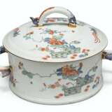 A MEISSEN PORCELAIN KAKIEMON TWO-HANDLED CIRCULAR TUREEN AND COVER - фото 1