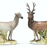 TWO MEISSEN PORCELAIN MODELS OF A STAG AND A DOE - фото 1