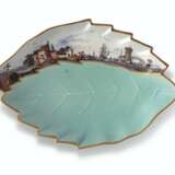 A MEISSEN PORCELAIN TURQUOISE-GROUND LEAF-SHAPED DISH - Foto 1