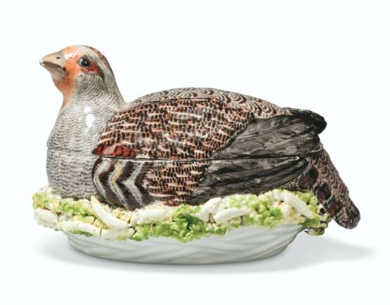 A MEISSEN PORCELAIN PARTRIDGE BOX AND COVER - Foto 1