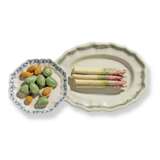 TWO CONTINENTAL FAIENCE TROMPE L`OEIL DISHES - Foto 1