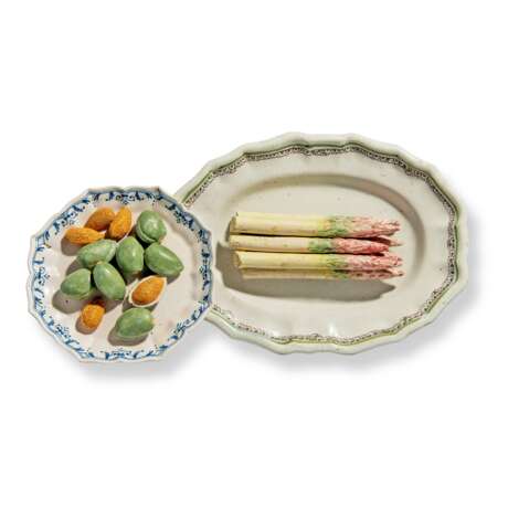 TWO CONTINENTAL FAIENCE TROMPE L`OEIL DISHES - фото 1