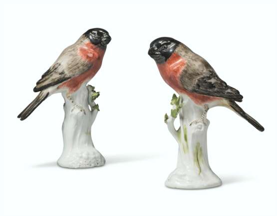 A PAIR OF MEISSEN PORCELAIN MODELS OF BULLFINCHES - photo 1