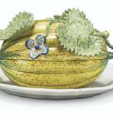 A BAYREUTH FAYENCE MELON-TUREEN, COVER AND FIXED STAND - фото 1