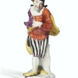 A GERMAN PORCELAIN FIGURE OF AN ACTOR - фото 1