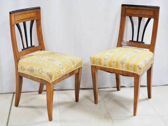 Paar Biedermeier Stühle, süddeutsch um 1810 - фото 1