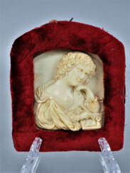 Elfenbein Schnitzerei, Porträt einer Dame, klassizistisch um 1800