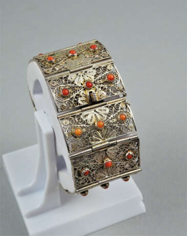 900er Silber Armband, filigran ausgearbeitet, mit Korall-Dekor - photo 1