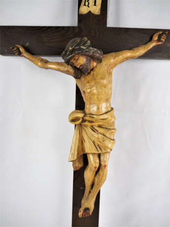 Kruzifix, 19. Jh., Eichenholz - Foto 2