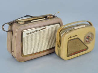 Zwei tragbare Radios, 50er Jahre