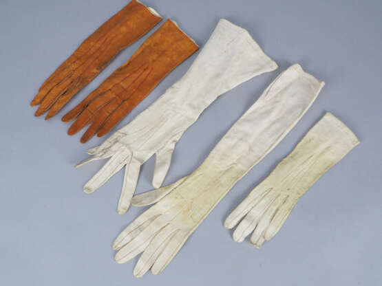 Konvolut antike Damenhandschuhe, feines Leder, 19. Jh. - Foto 1