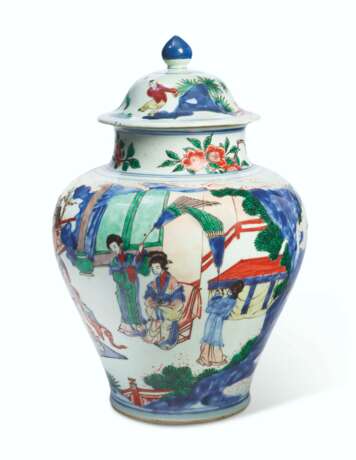 A WUCAI 'FIGURAL' JAR AND COVER - фото 2