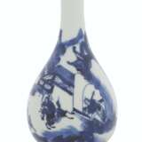 A BLUE AND WHITE PEAR-SHAPED VASE - photo 2
